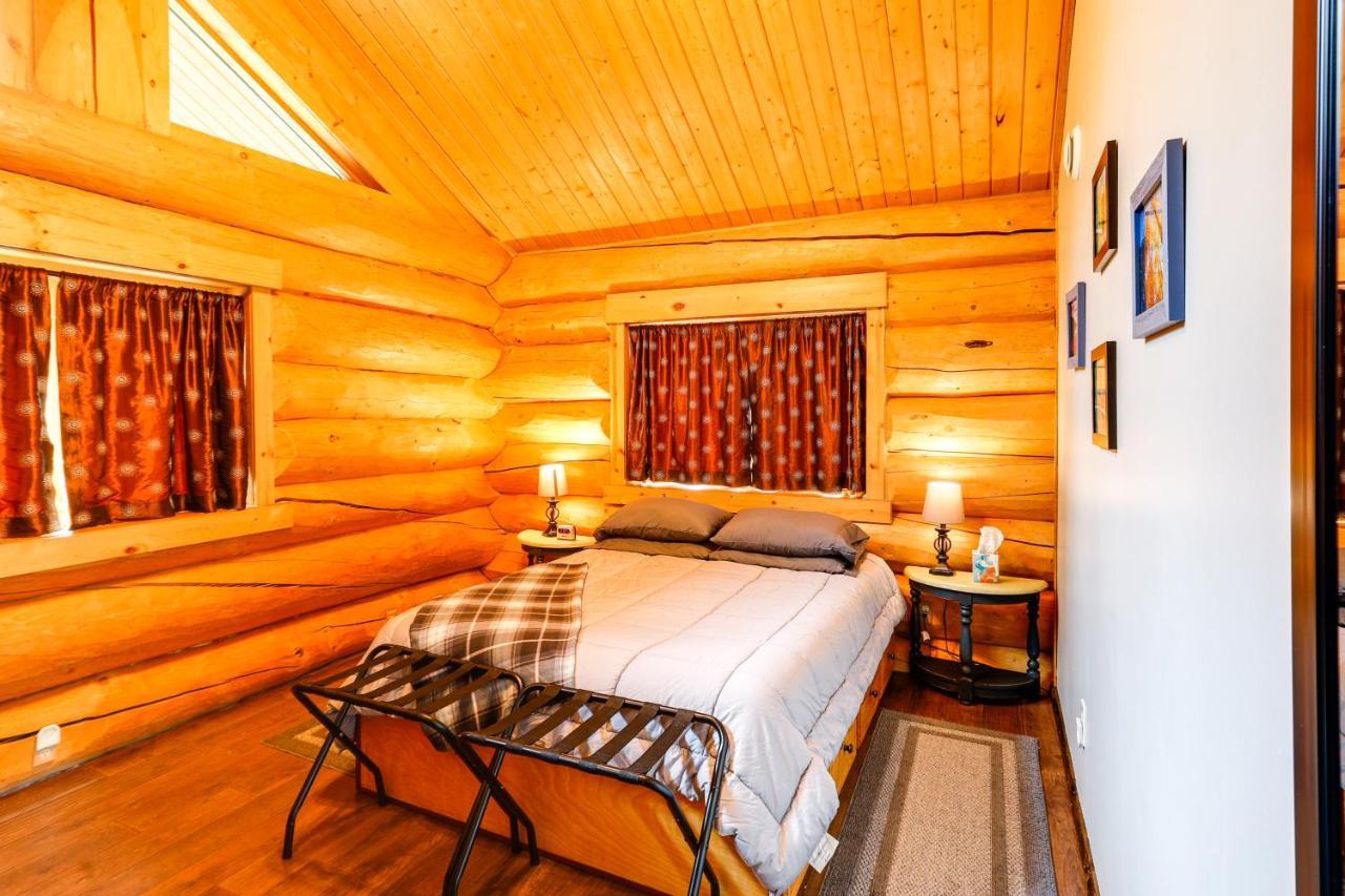 Riverside Log Cabin On-Site Aurora Viewing! North Pole Εξωτερικό φωτογραφία